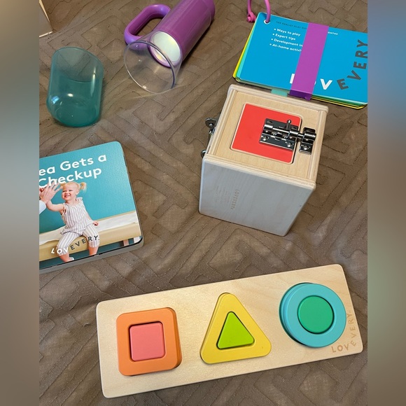 Lovevery Realist Play Kit GUC for ages 19, 20, 21 months old - Picture 2 of 11